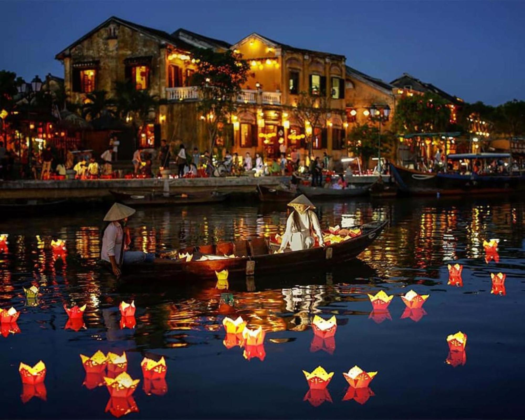 Qualia De Hotel Hoi An - Rooftop Bar City View Bagian luar foto