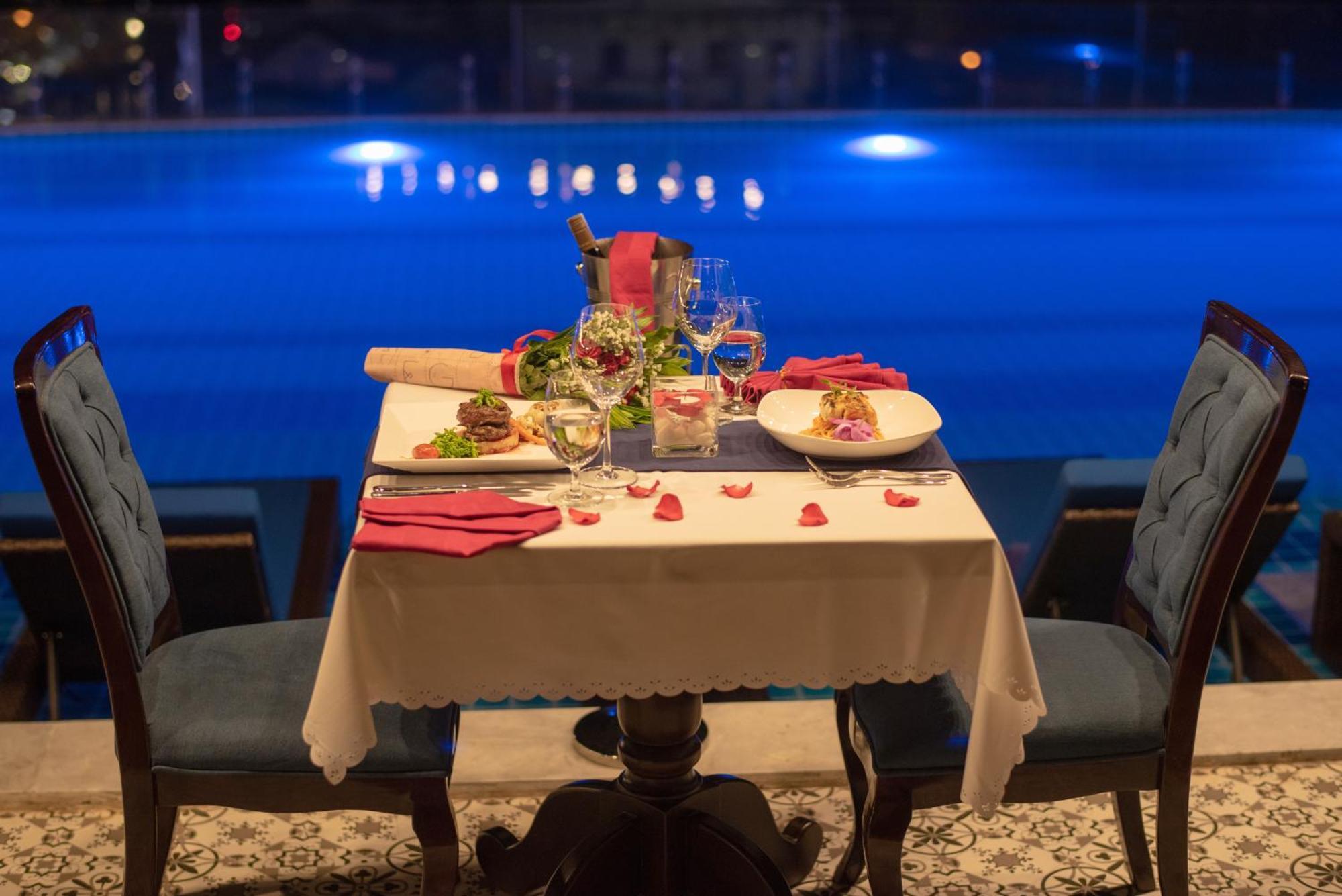 Qualia De Hotel Hoi An - Rooftop Bar City View Bagian luar foto