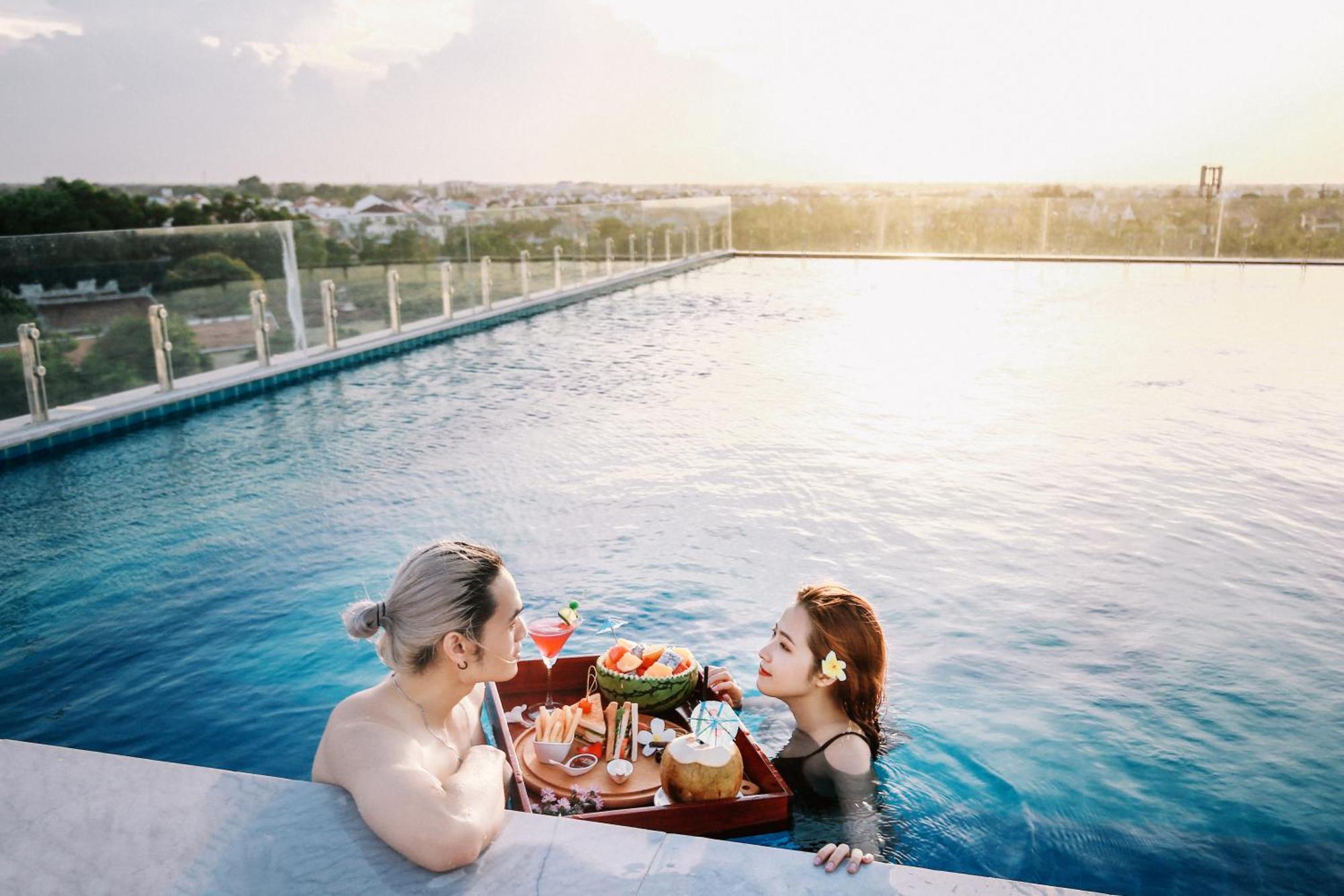 Qualia De Hotel Hoi An - Rooftop Bar City View Bagian luar foto