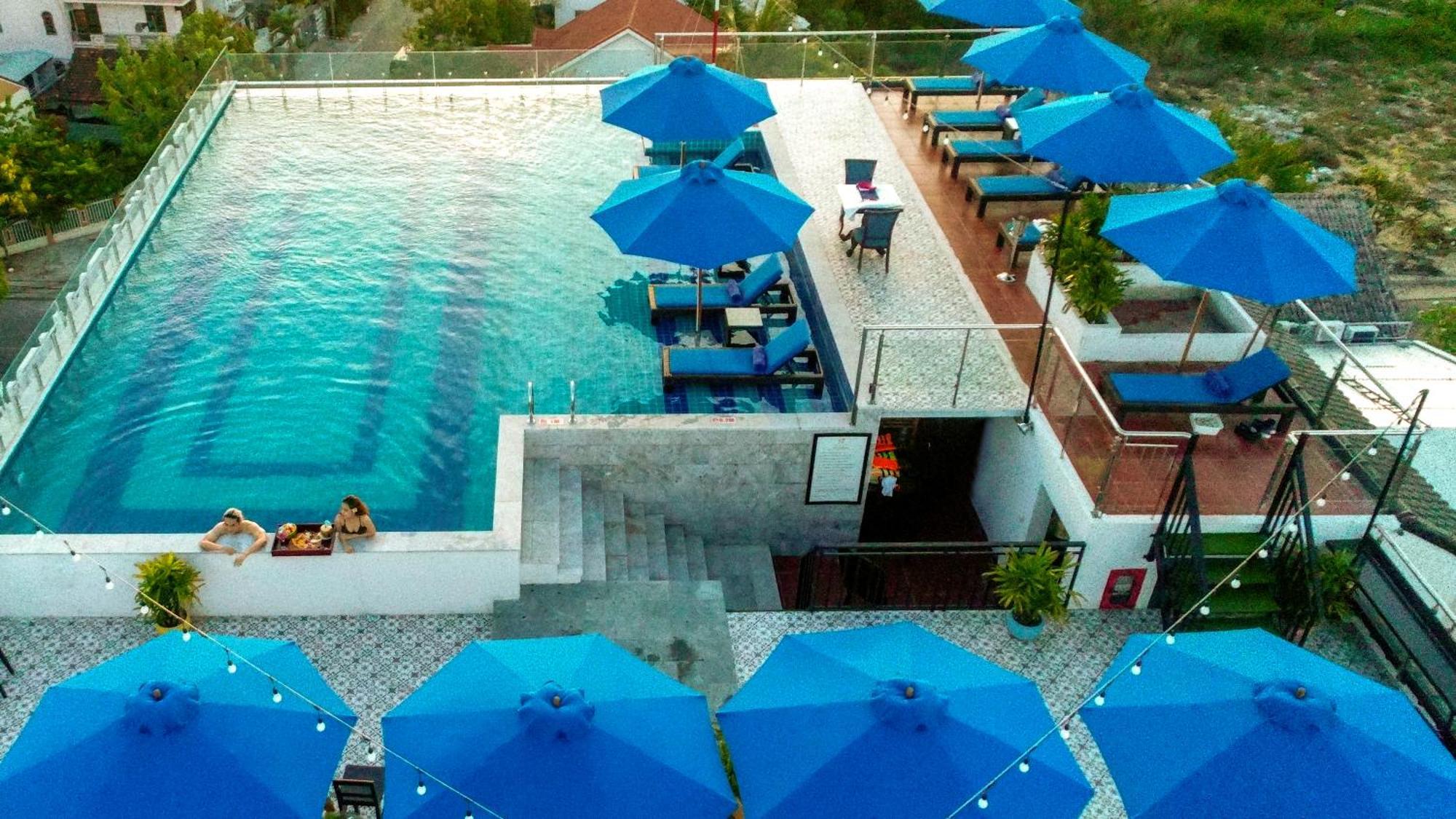 Qualia De Hotel Hoi An - Rooftop Bar City View Bagian luar foto