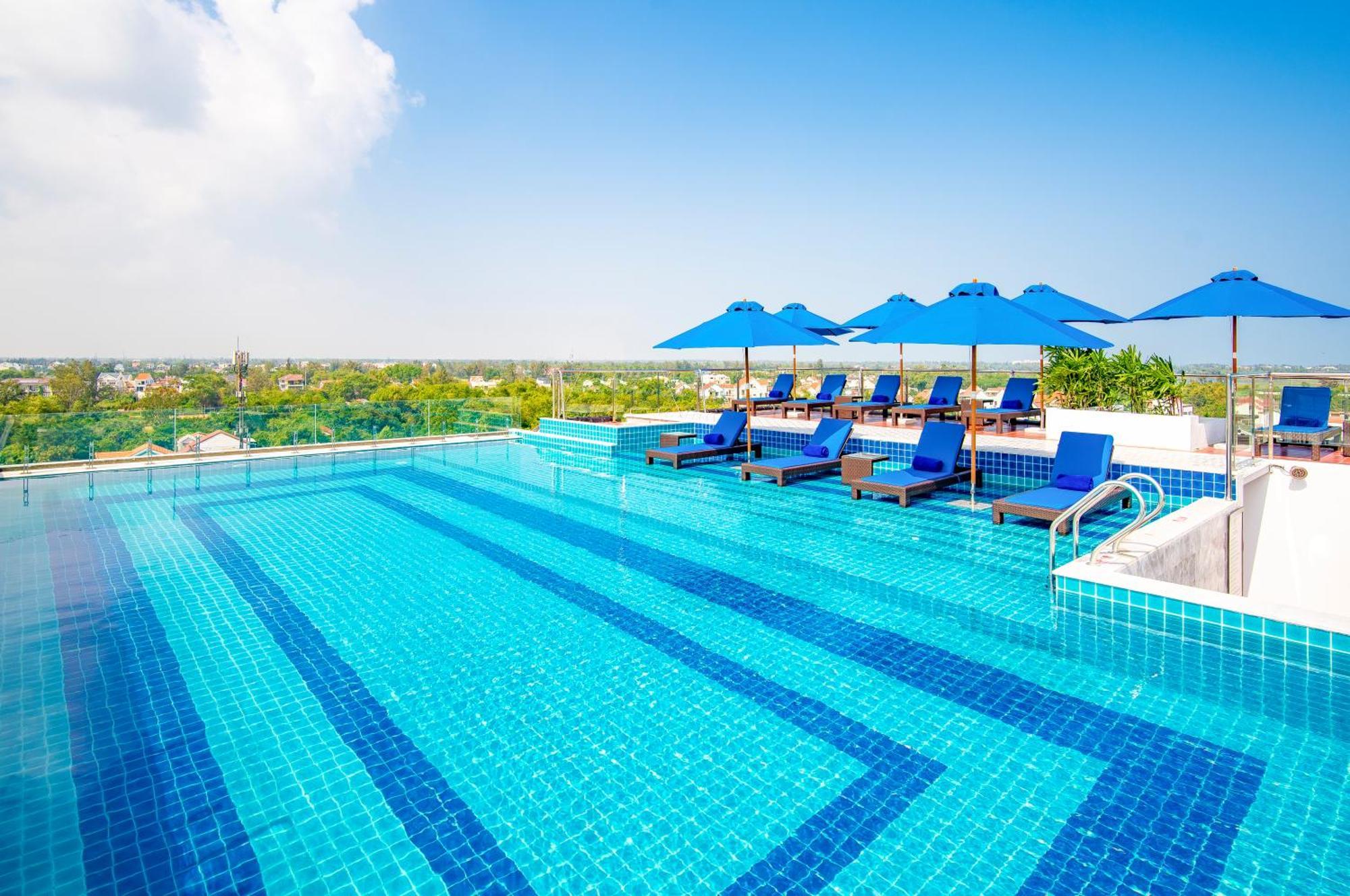 Qualia De Hotel Hoi An - Rooftop Bar City View Bagian luar foto