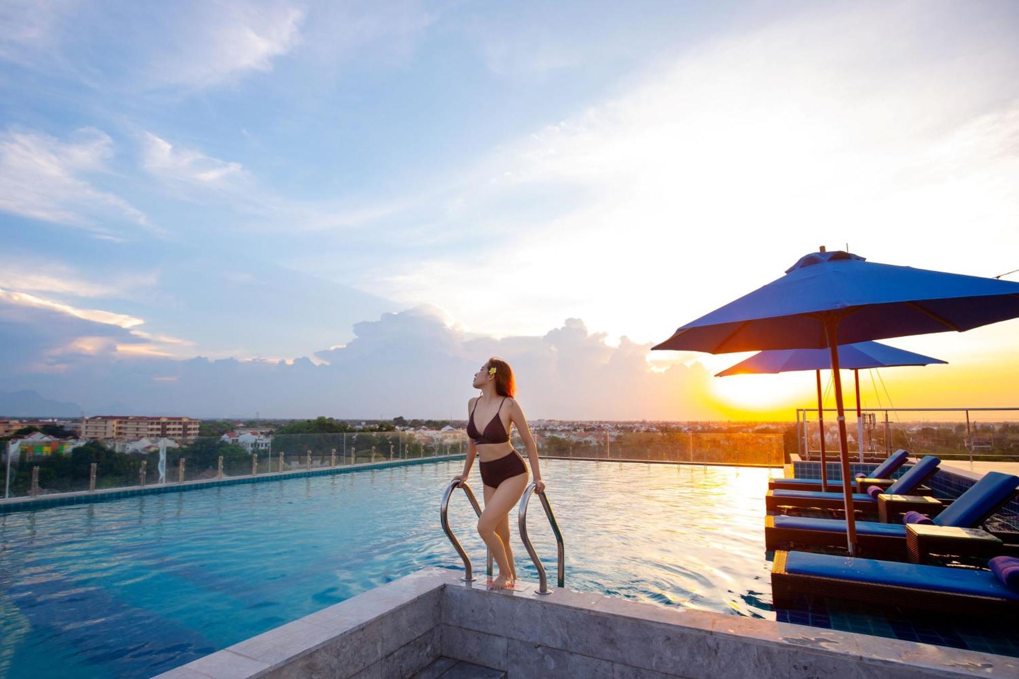 Qualia De Hotel Hoi An - Rooftop Bar City View Bagian luar foto