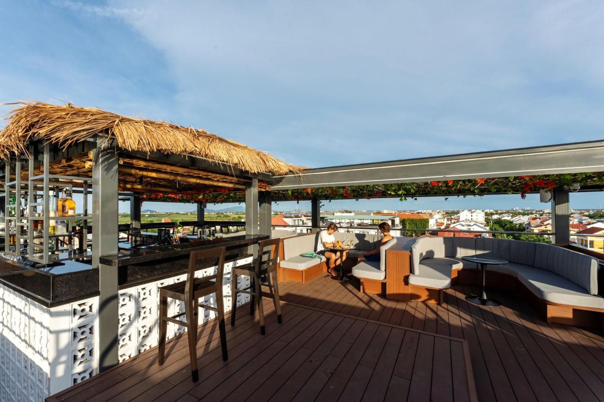 Qualia De Hotel Hoi An - Rooftop Bar City View Bagian luar foto