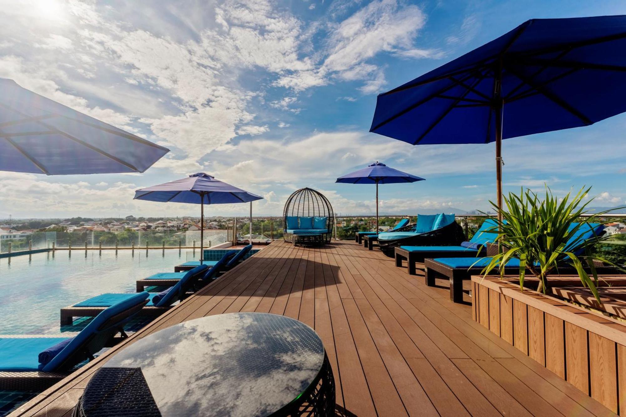 Qualia De Hotel Hoi An - Rooftop Bar City View Bagian luar foto