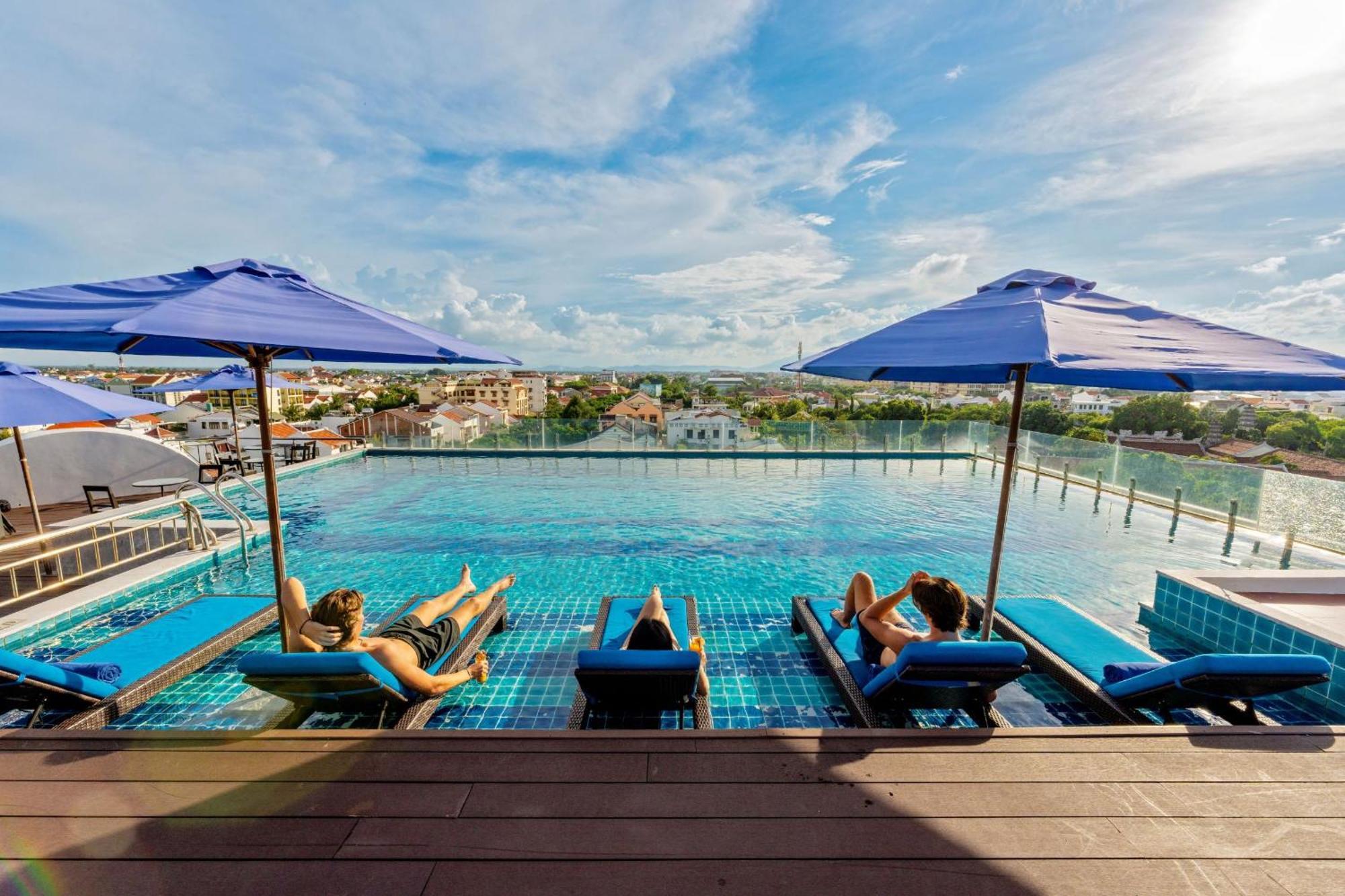 Qualia De Hotel Hoi An - Rooftop Bar City View Bagian luar foto