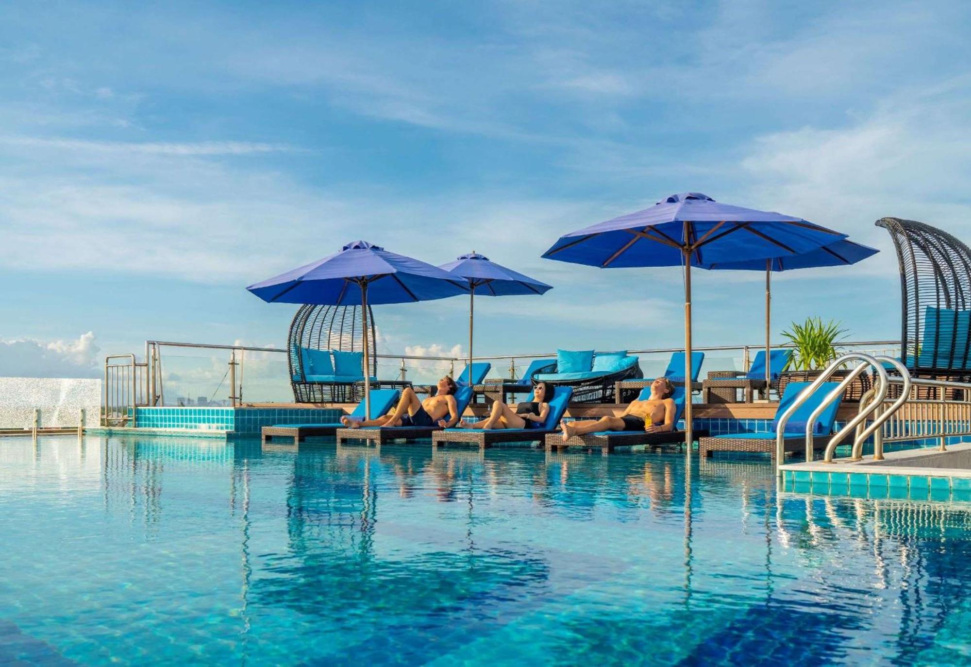 Qualia De Hotel Hoi An - Rooftop Bar City View Bagian luar foto